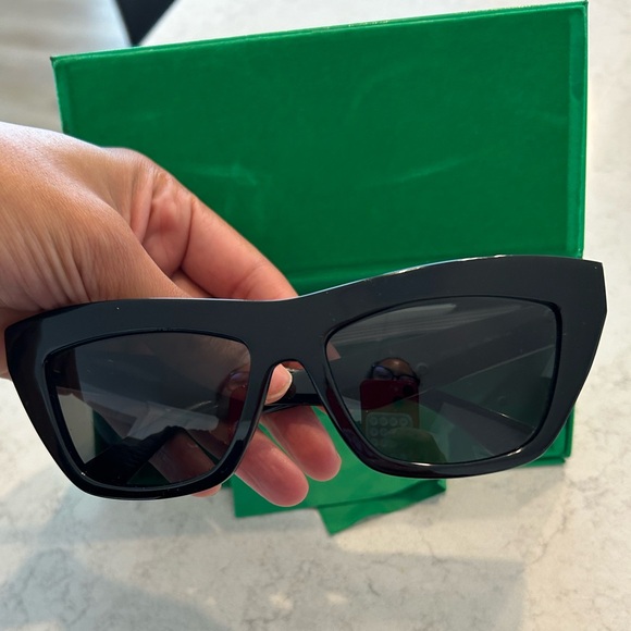 Bottega Veneta Acetate Cat-Eye Sunglasses - Picture 4 of 7